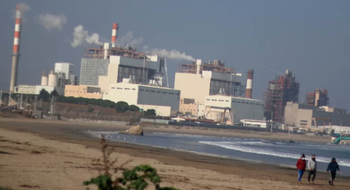 Quintero: Gobierno paralizó por un día actividades en Enap, Copec y otras empresas tras intoxicación