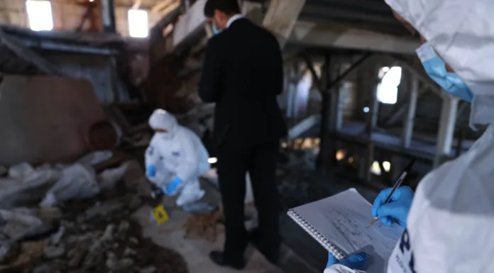 DETECTIVES DETIENEN A DOS PERSONAS POR ROBO POR SORPRESA Y PORTE DE ELEMENTOS PARA COMETER DELITOS