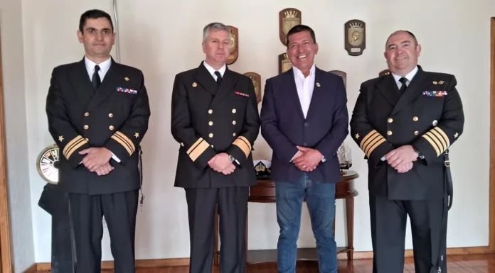 Saludo protocolar a nuevo Gobernador Marítimo: Alcalde Uribe reafirmó trabajo colaborativo