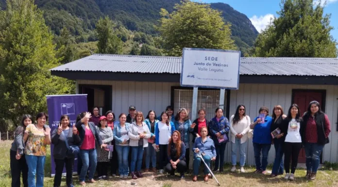 Autoridades de MinMujer visitaron la localidad de Valle Laguna