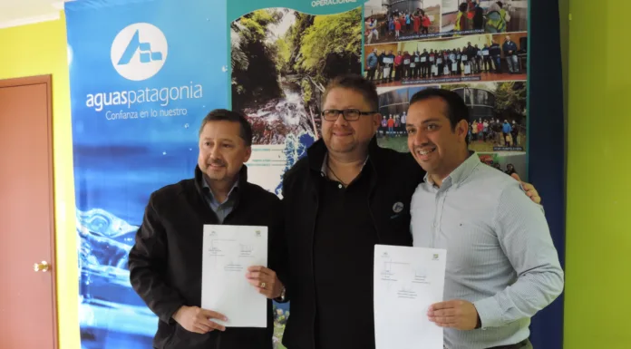 Aguas Patagonia y Municipalidad de Coyhaique firman convenio para avanzar con obras en sectores sin alcantarillado