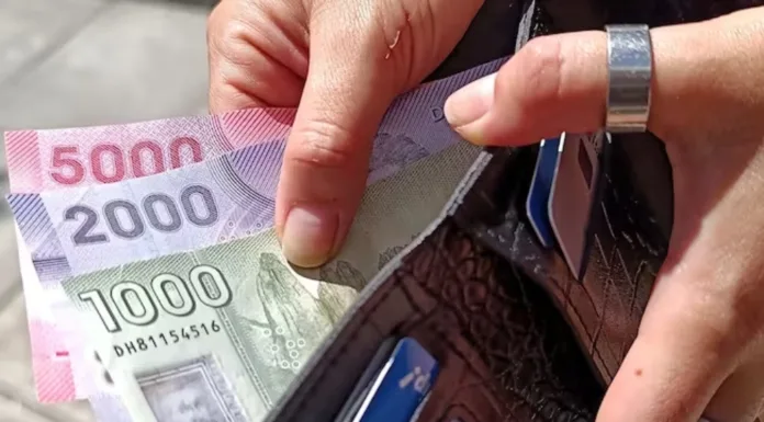 Así puedes obtener un bono de 69 mil pesos si terminaste cuarto medio en Chile