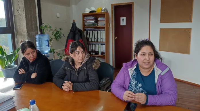 Alcalde Jorge Calderón firmó proyecto que beneficiará a 120 familias con viviendas en Cochrane