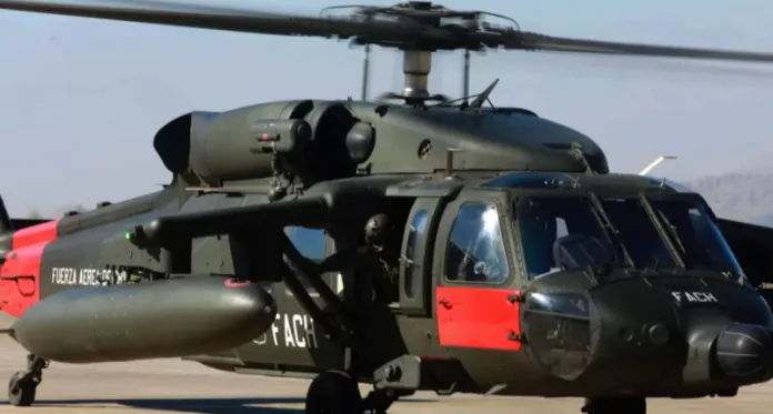 Helicóptero Black Hawk de la FACh está desaparecido en Campos de Hielo Sur: iban 4 tripulantes