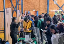 Feria de Oportunidades 2025: jóvenes de Chile Chico conocieron alternativas de estudios y carreras