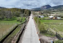 PAVIMENTACIÓN DEL CAMINO CRUCE TEJAS VERDES-LAS BANDURRIAS TRAERÁ MEJORAS EN CONDICIONES DE VIDA DE VECINOS Y VECINAS