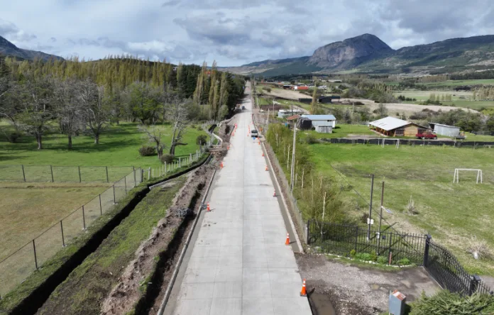 PAVIMENTACIÓN DEL CAMINO CRUCE TEJAS VERDES-LAS BANDURRIAS TRAERÁ MEJORAS EN CONDICIONES DE VIDA DE VECINOS Y VECINAS