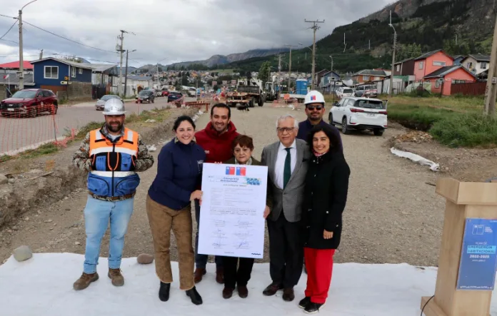 Vecinos/as celebran inicio de la Pavimentación en la faja sur de Avenida Divisadero Oriente de Coyhaique