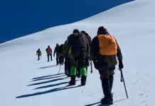 Carabineros se capacita en “progresión en glaciar y rescate en grieta” ante próxima apertura de Avanzada Marconi en Campos de Hielo Sur