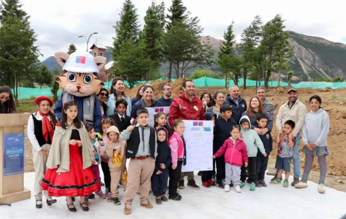 Autoridades y comunidad celebraron inicio de las obras de reposición de la plaza principal de Villa Ortega