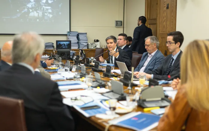 Avanza proyecto de ley que perfecciona los sistemas medianos: es aprobado por unanimidad en la Comisión de Hacienda del Senado