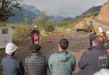 MOP Y COMUNIDAD INSTALAN PRIMERA PIEDRA DE PAVIMENTACIÓN DE LA RUTA 7 SUR Y SUMAN NUEVOS 17 KM QUE MEJORARÁN LA CALIDAD DE VIDA DE LAS PERSONAS