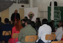 18 alumnos de la Escuela Independencia se licenciaron de enseñanza básica y media