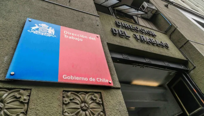 Dirección del Trabajo emite dictamen sobre deberes y derechos laborales durante incendios forestales y catástrofes