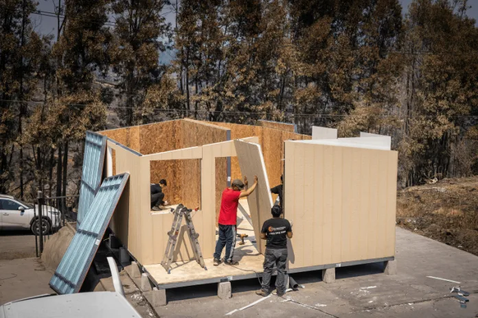 Concepción: Comienza la instalación de las primeras viviendas de emergencia y autoridades reciben a brigadistas mexicanos para enfrentar incendios