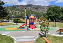 Vecinos/as de Puerto Tranquilo valoran renovada plaza e inician aplicación del Programa para Pequeñas Localidades