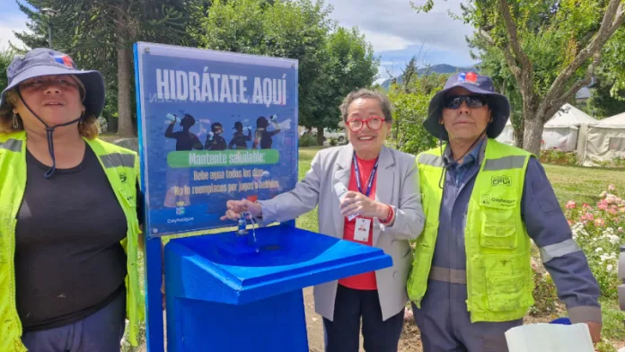 Municipalidad y Seremi de Salud inauguran punto de hidratación en plaza de Coyhaique
