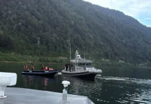 Buscan a seis personas desaparecidas tras hundimiento de una embarcación en Los Lagos