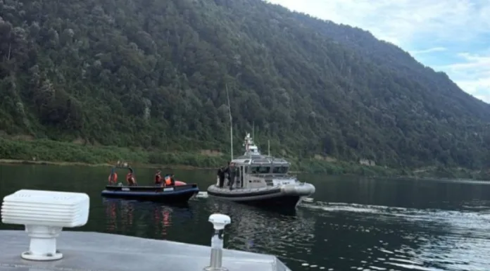 Buscan a seis personas desaparecidas tras hundimiento de una embarcación en Los Lagos