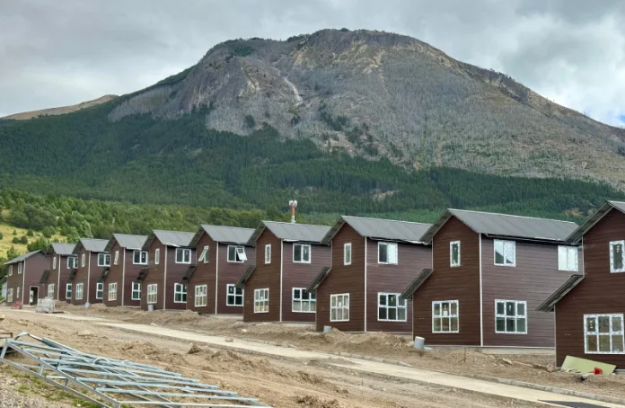 Dirigentes destacan avance del 70% en construcción de las primeras 237 viviendas de la Chacra G 1 de Coyhaique