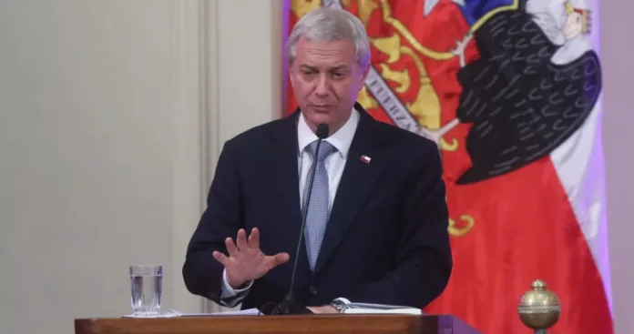 Kast llama a poner el foco en combate de incendios: “No hay espacio para la política”