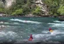 Multan a cuatro turistas rusos y a guía chileno por usar motos de agua en río Futaleufú