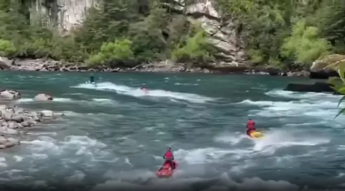 Multan a cuatro turistas rusos y a guía chileno por usar motos de agua en río Futaleufú