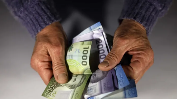 Beneficio por Años Cotizados: ¿Cuál es el mínimo de cotizaciones que deben tener mujeres y hombres para recibirlo?