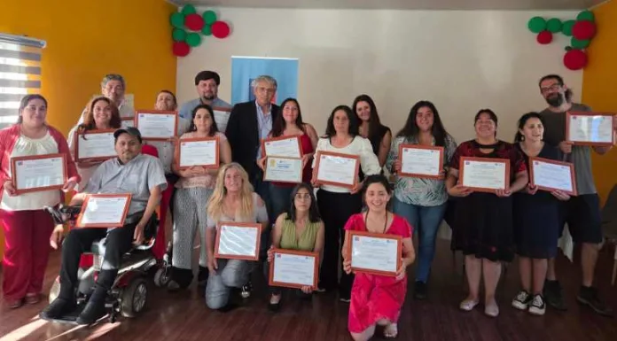 40 emprendedores se certifican en la Escuela MIPES 2025 en Villa Mañihuales, Región de Aysén