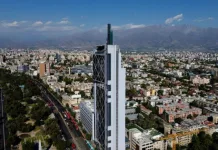 Telefónica se despide de Chile tras 35 años en el país: Filial se vendió a dos holdings por US$1.215 millones