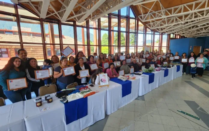90 personas emprendedoras de la comuna de Aysén fortalecen sus negocios con el FOSIS