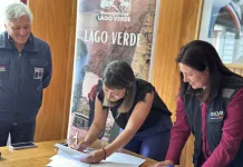 Once familias de Lago Verde reciben carpetas de derechos de agua tras años de espera