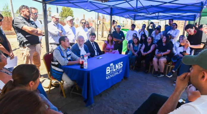 Ministro Carlos Montes encabeza visita a zona afectada por el incendio en la Región de Ñuble