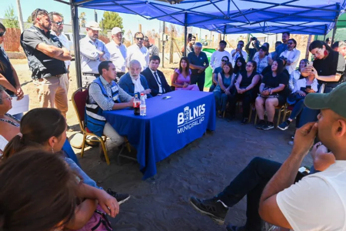 Ministro Carlos Montes encabeza visita a zona afectada por el incendio en la Región de Ñuble