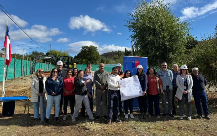 Autoridades y vecinos dieron la partida a las obras que renovarán por completo la plaza de Mallín Grande