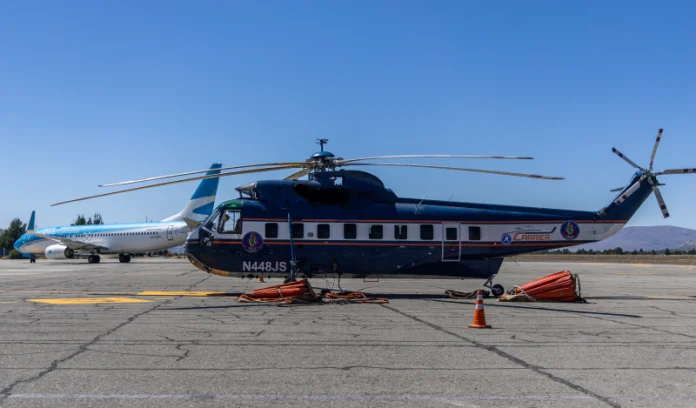 Argentina: Incendios en la Patagonia, Así es el helicóptero de AeroGuardian que Río Negro le prestó a Chubut para combatir la catástrofe forestal