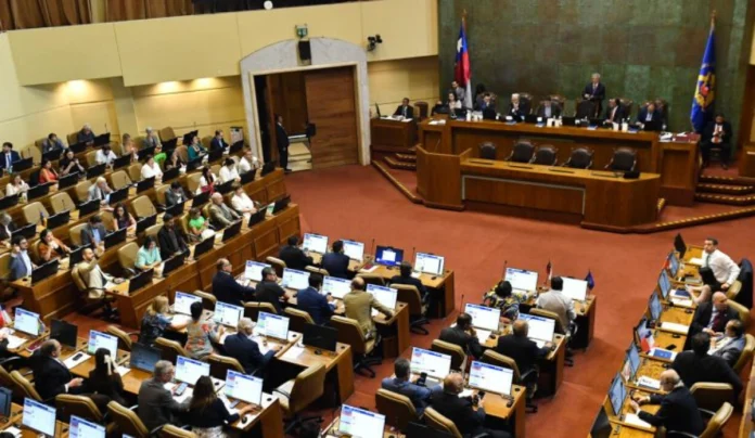 Tras llamado de Kast a “ponerse al día” con el CAE: Revelan que diputada Republicana registra una deuda de $ 38 milllones