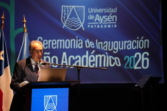 Universidad de Aysén inaugura su año académico 2026 con charla magistral sobre el sistema universitario público chileno