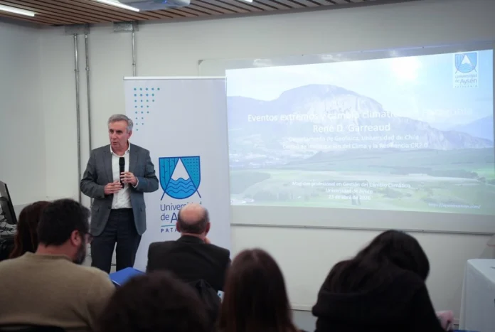 UAysén abordó los desafíos del cambio climático en la región durante actividad del Magíster en Gestión del Cambio Climático