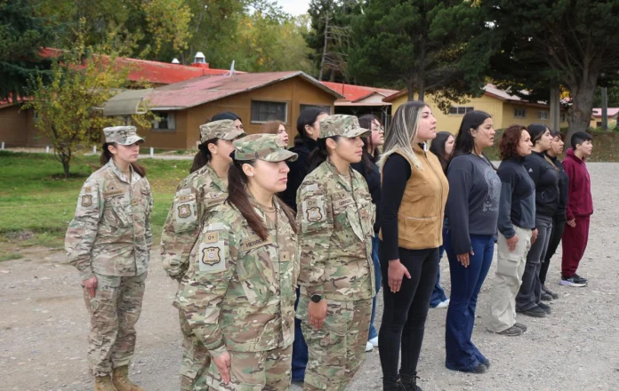 Soldados conscriptos femeninos se acuartelan en la Compañía Logística Divisionaria N.° 4 Coyhaique