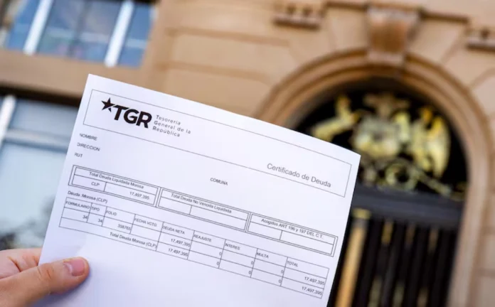 Tesorería inicia proceso de cobro a deudores CAE y anuncia cómo recuperará recursos fiscales