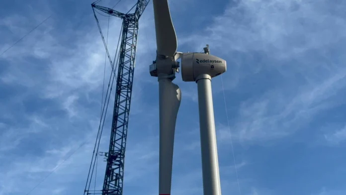 Edelaysen marca nuevo hito en Alto Baguales con montaje de primer nuevo aerogenerador que fortalecerá la matriz energética regional