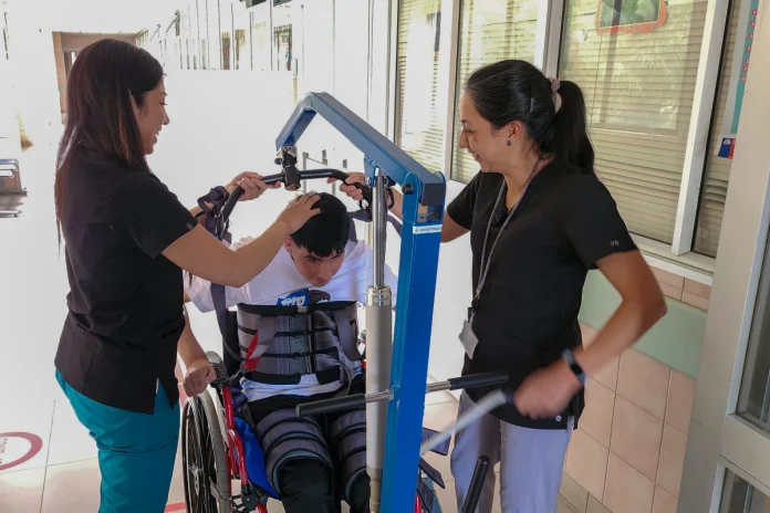 Equipo de Kinesiología HRC avanza en el tratamiento integral de pacientes en neurorrehabilitación