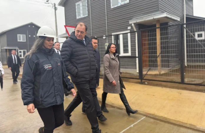 Ministro Ivan Poduje visita obras del proyecto habitacional “Paillao” de Valdivia y refuerza compromisos para acelerar su entrega