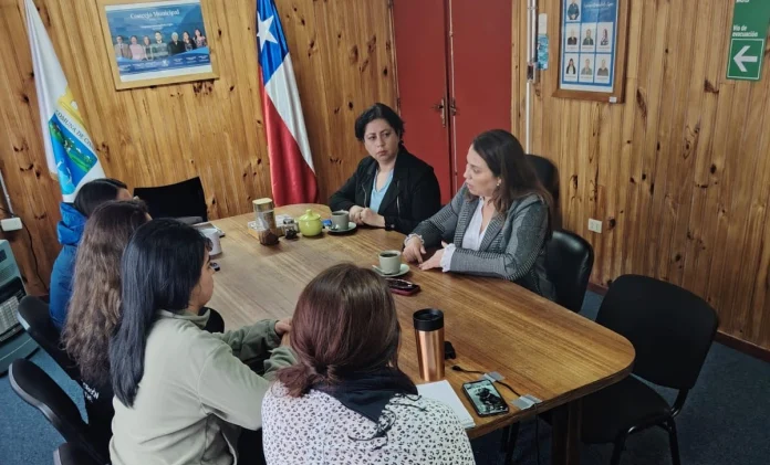 Intensa agenda desarrolló seremi de Justicia y Derechos Humanos durante su visita a Puerto Cisnes