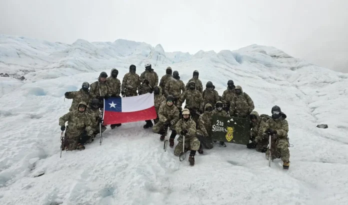COMPAÑÍA ANDINA DIVISIONARIA N°20 “COCHRANE” EJECUTA ENTRENAMIENTO EN GLACIAR CALLUQUEO PARA FORTALECER CAPACIDADES OPERACIONALES