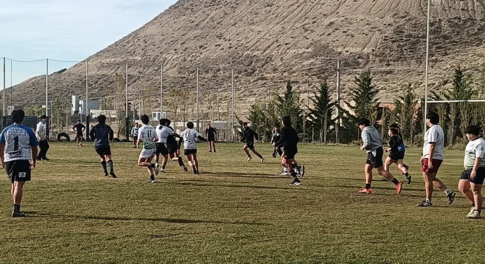 Rugbistas de WakaPatagonia continúan su proceso formativo internacional en Argentina