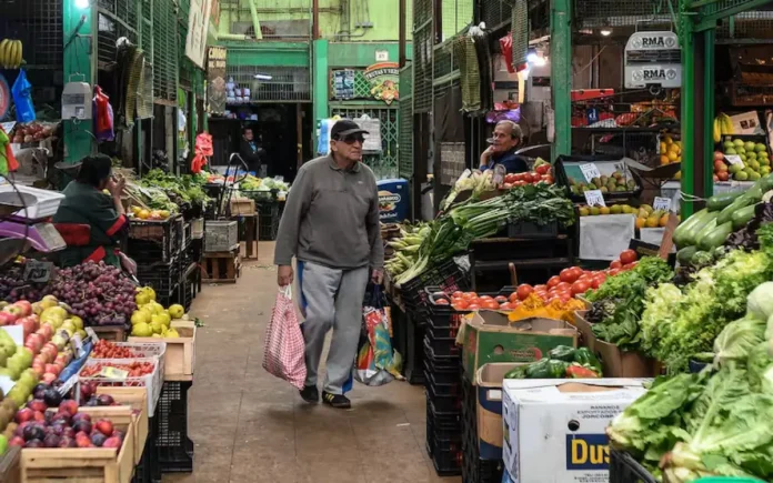 Preocupación por la inflación sube 20 puntos en Chile y lo ubica entre las más altas en Latinoamérica