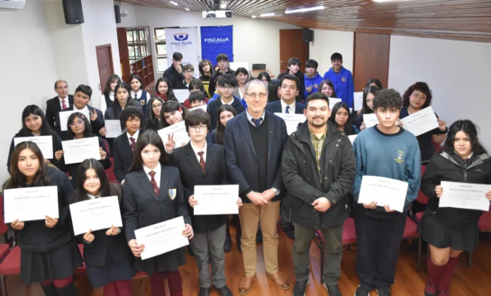 Coyhaique: Fiscalía entregó diplomas de participación a estudiantes del programa “Monitores Antidrogas”