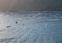 Naufragio en Aysén: rescatan con vida a cuatro tripulantes tras hundimiento de lancha en canal Scorpion